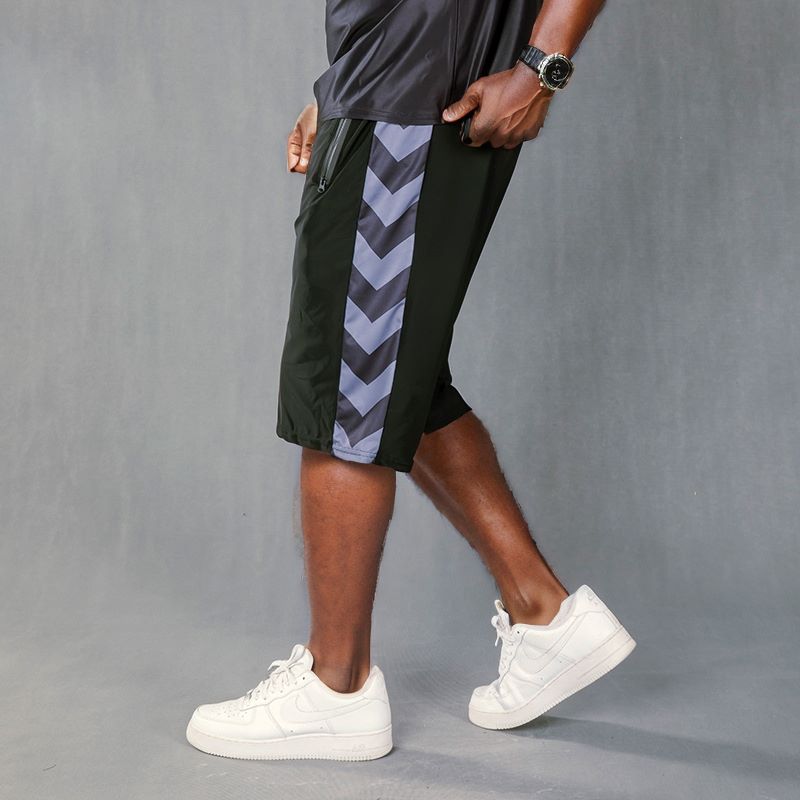 High-Stretch Arrow Pattern Shorts